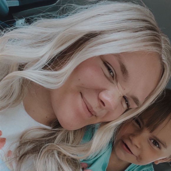 Meet your Posher, Adrianna - Picture 2 of 2